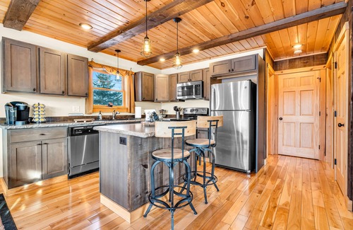 Sunday River Area Cabin | Hot Tub, GameRoom & Bar, Patio, FirePit, Mountain Views, Pets Ok, Sunday River