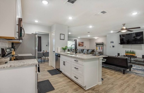Wetmore House | Hot Tub – Games - Prime Location - Sleeps 12
