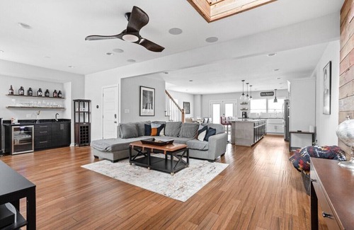 Indianapolis House | Hot Tub Getaway | Sleeps 8 | Indy