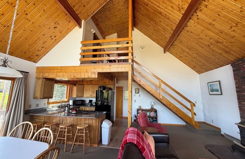 Southwest Harbor House | Hot Tub! Gorgeous Harbor Views near Bar Harbor/Acadia National Park
