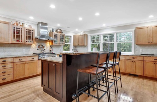 Quechee House | Hot Tub, Great Living Space - Fairbanks Haven