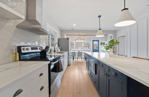 Fort Erie House | Hot Tub Haven! Steps to Bay Beach! Guest favourite