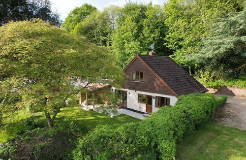 Chilworth Cottage | Hot tub heaven on the farm!