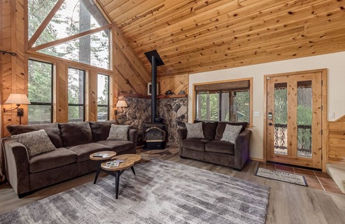 Arnold Cabin | Hot Tub Hideaway - BTV, EV Charger