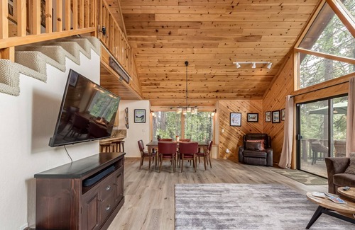 Arnold Cabin | Hot Tub Hideaway - BTV, EV Charger