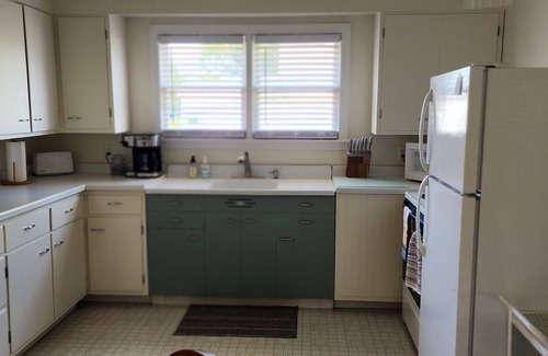 Gladstone House | Hot Tub House Kipling Cottages Deck Fire Pit Sauna 2 bed/1 bath Smart TVs WiFi