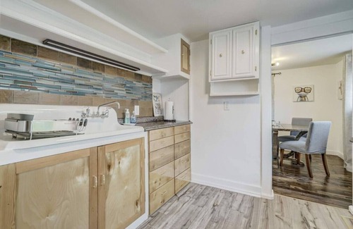 Old North End House | HOT TUB I Central I Bungalow I Walking Trail