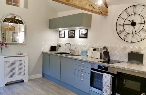 Abergavenny House | Hot Tub in The Stables