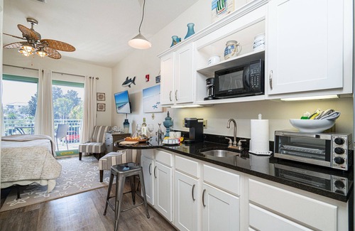 Rosemary Beach Condo | Hot Tub is rumbling! Luxe ,30A Beach, 2 Free Bikes, between Alys Beach &Rosemary