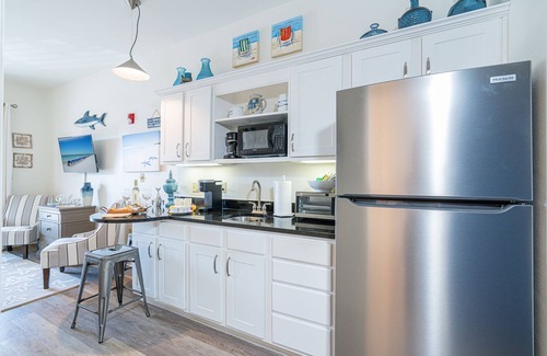 Rosemary Beach Condo | Hot Tub is rumbling! Luxe ,30A Beach, 2 Free Bikes, between Alys Beach &Rosemary
