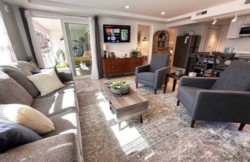 Eastham Apartment | Hot Tub/Kayaks/Ebikes/Waterfront-The Lotus