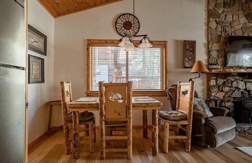 Big Bear City House | Hot tub*kids room*family cabin