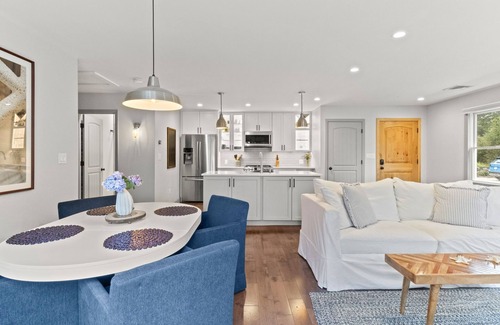 Eastham Condo | Hot Tub - King Bed - Fireplace and Firepit - walk to Pond
