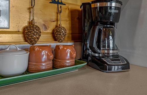 Wears Valley Cabin | Hot Tub - Minutes to National Park - Private Cabin with Views!