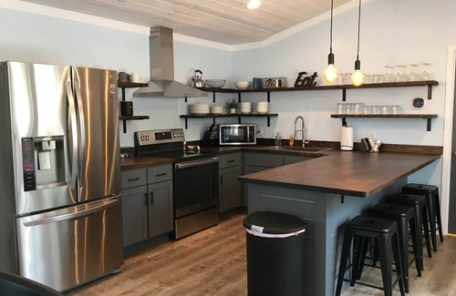 Dahlonega Cottage | HOT TUB! Modern-Cozy-Perfectly Located