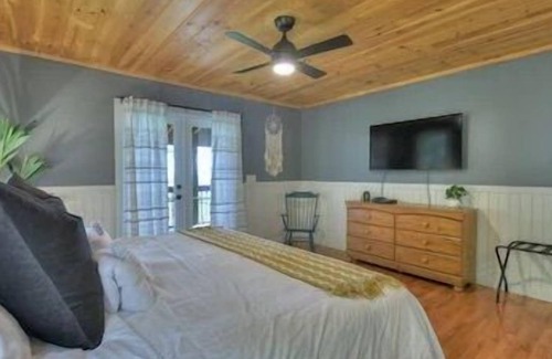 Morganton Cabin | Hot Tub Mountain View Game Room