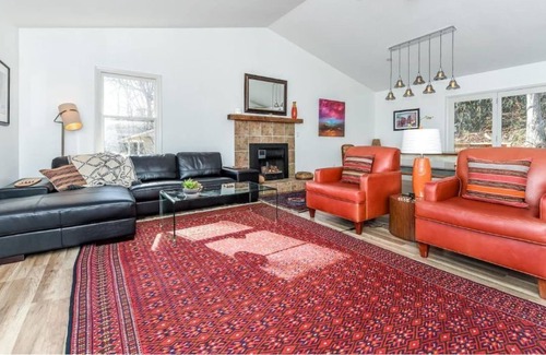 Asheville House | HOT Tub~Mtn Views~King Beds~EV Charger~Mins from Downtown and Biltmore