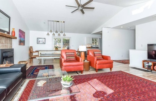 Asheville House | HOT Tub~Mtn Views~King Beds~EV Charger~Mins from Downtown and Biltmore