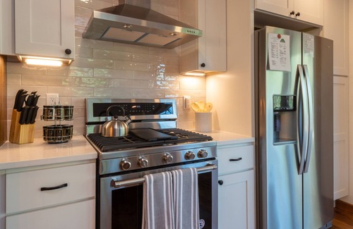 Cascade Cabin | * Hot Tub * MTN Views * Sauna* A/C* 1930s Charmer