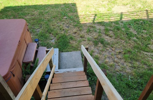 Springfield House | Hot tub, Near Autzen Stadium, deck and view