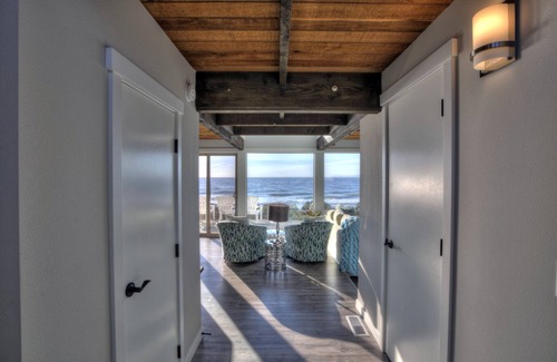 Oak Harbor House | Hot tub on the Beach with Super Fast Wi-Fi at Luna Shores