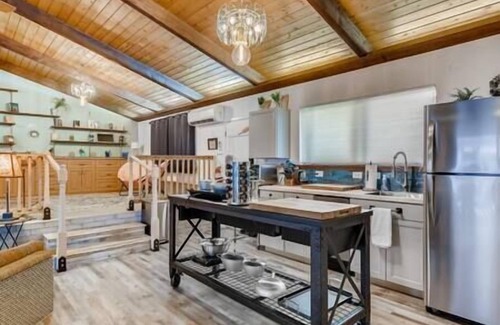 Pleasant Valley House | Hot Tub * Patio | 5 mins: Manitou, Garden of Gods