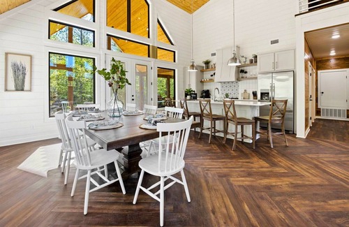 Broken Bow Cabin | Hot Tub | Pet-Friendly | Heated & Chilled Pool!