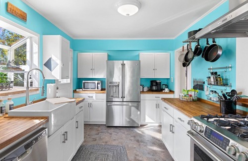 North End House | Hot Tub! Pets! Green Clean-Walking Distance to Proctor District