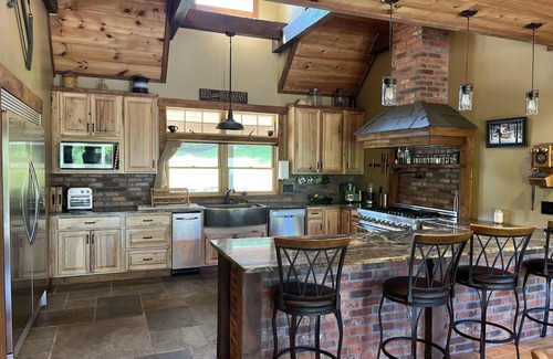 Great Meadows House | Hot Tub - Pool - Bars - Game Room - Gym - Backyard Paradise - beds to Sleep 16
