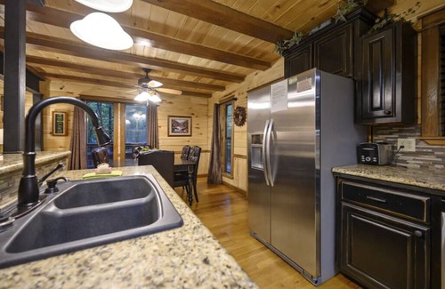 Broken Bow Cabin | Hot tub, Pool Table, Fireplace, Playground & Arcade Console