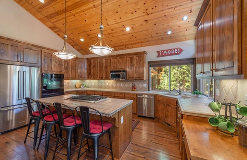 Truckee House | Hot Tub-Pool Table-On the Golf Course!-Cristallina Greens