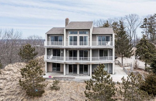Grand Haven House | Hot tub, Pool Table, Fire-pit, Lake Michigan Views
