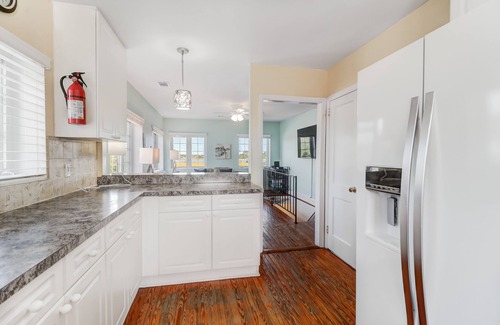 Isle of Palms House | Hot tub, Private Pool, Pet Friendly, Sunset Views! - 600 Palm