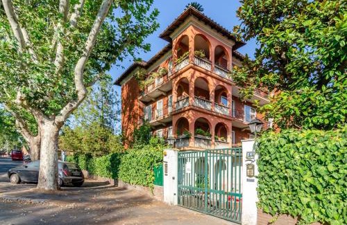 Appio Latino Apartment | Hot Tub - Private Parking - park