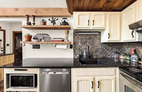 The Woods Cabin | Hot Tub, Private Sauna, Fire Pit & Pool Access