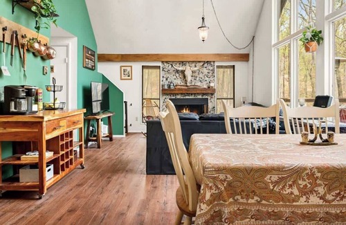 The Woods Cabin | Hot Tub, Private Sauna, Fire Pit & Pool Access