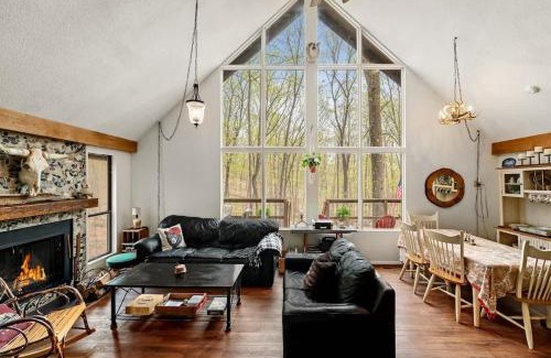 The Woods House | Hot Tub Private Sauna Fire Pit & Pool Access