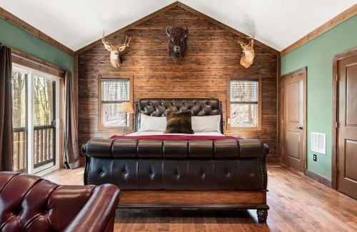The Woods House | Hot Tub Private Sauna Fire Pit & Pool Access