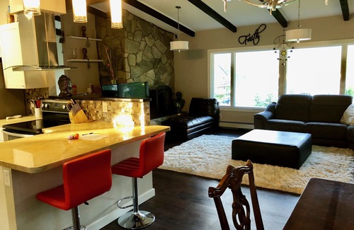 Northeast Anchorage House | Hot Tub, Rain Room shower with Mountiain views of Ski Slopes nestled in nature.