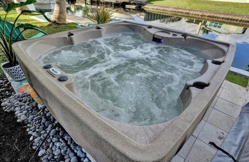 Fort Lauderdale House | Hot Tub! Roof Top! Firepit! Boat Dock!