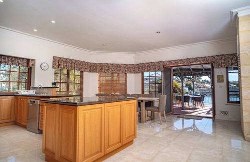 Halls Head Villa | Hot Tub Sanctuary with Canal-View