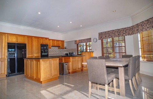 Halls Head Villa | Hot Tub Sanctuary with Canal-View