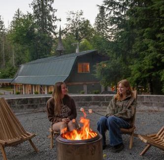 Ashford House | Hot Tub, Sauna, Cold Plunge - 1 mile from Rainier NP - Sleeps 8