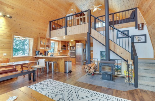 Hyak Cabin | Hot Tub & Sauna: Mountain Living at Hyak Cabin!