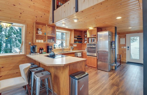 Hyak Cabin | Hot Tub & Sauna: Mountain Living at Hyak Cabin!