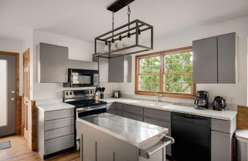 Berkeley Springs House | Hot Tub, Screened Porch, Grill, WiFi - Huge Cabin!