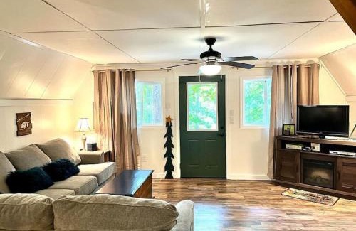 Wellington House | HOT TUB -Secluded Cabin Cave Run Lake and near Red River Gorge