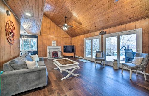 Athens House | Hot Tub Secluded Hideaway on Sleepy Hollow Lake
