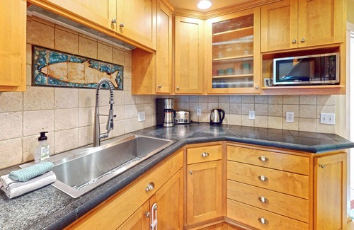 Seaside House | HOT TUB: SHORE TO PLEASE: 200ft to BEACH: Seaside Vacation Homes, Inc Managed