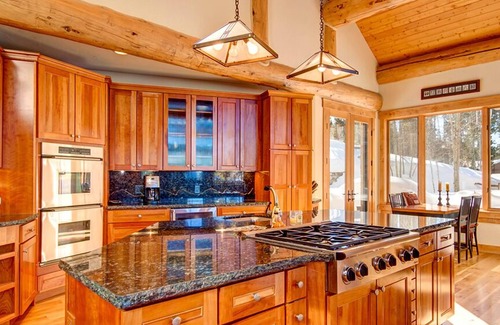 Historic District House | Hot Tub + Ski Shuttle - Point View Place